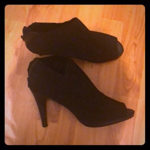 WPO stretch black high heeled bootie 8.5M